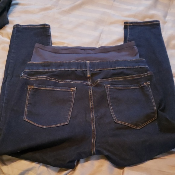 Old Navy Rockstar Maternity jeans - Picture 4 of 4